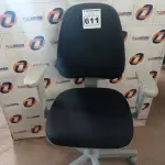 LOTE 611 - 01 CADEIRA DE ESCRITÓRIO COM BASE GIRATÓRIA. (NO ESTADO) ATENÇÃO! FAZER A VISITAÇÃO ANTES DE ARREMATAR, NÃO SABEMOS SE FUNCIONA. LEILÃO NÃO TEM GARANTIA E NEM DEVOLUÇÃO, SUJEITO A POSSÍVEIS AVARIAS VISÍVEIS/OCULTAS E/OU AUSÊNCIA DE COMPONENTES.