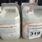 LOTE 319 - 20 LITROS DE SHAMPOO PARA CABELO E CORPO. (NO ESTADO) ATENÇÃO! FAZER A VISITAÇÃO ANTES DE ARREMATAR, NÃO SABEMOS SE FUNCIONA. LEILÃO NÃO TEM GARANTIA E NEM DEVOLUÇÃO, SUJEITO A POSSÍVEIS AVARIAS VISÍVEIS/OCULTAS E/OU AUSÊNCIA DE COMPONENTES.