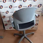 LOTE 586 - 01 CADEIRA DE ESCRITÓRIO COM BASE GIRATÓRIA. (NO ESTADO) ATENÇÃO! FAZER A VISITAÇÃO ANTES DE ARREMATAR, NÃO SABEMOS SE FUNCIONA. LEILÃO NÃO TEM GARANTIA E NEM DEVOLUÇÃO, SUJEITO A POSSÍVEIS AVARIAS VISÍVEIS/OCULTAS E/OU AUSÊNCIA DE COMPONENTES.