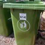 LOTE 614 - 01 CONTAINER HDPE EM-840 240L. (NO ESTADO) ATENÇÃO! FAZER A VISITAÇÃO ANTES DE ARREMATAR, NÃO SABEMOS SE FUNCIONA. LEILÃO NÃO TEM GARANTIA E NEM DEVOLUÇÃO, SUJEITO A POSSÍVEIS AVARIAS VISÍVEIS/OCULTAS E/OU AUSÊNCIA DE COMPONENTES.