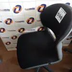 LOTE 598 - 01 CADEIRA DE ESCRITÓRIO COM BASE GIRATÓRIA. (NO ESTADO) ATENÇÃO! FAZER A VISITAÇÃO ANTES DE ARREMATAR, NÃO SABEMOS SE FUNCIONA. LEILÃO NÃO TEM GARANTIA E NEM DEVOLUÇÃO, SUJEITO A POSSÍVEIS AVARIAS VISÍVEIS/OCULTAS E/OU AUSÊNCIA DE COMPONENTES.