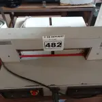 LOTE 482 - 01 GUILHOTINA DE MESA ELÉTRICA. (NO ESTADO) ATENÇÃO! FAZER A VISITAÇÃO ANTES DE ARREMATAR, NÃO SABEMOS SE FUNCIONA. LEILÃO NÃO TEM GARANTIA E NEM DEVOLUÇÃO, SUJEITO A POSSÍVEIS AVARIAS VISÍVEIS/OCULTAS E/OU AUSÊNCIA DE COMPONENTES.