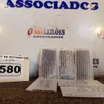 LOTE 580 - 06 TELAS PARA CELULAR REDMI. (NO ESTADO) ATENÇÃO! FAZER A VISITAÇÃO ANTES DE ARREMATAR, NÃO SABEMOS SE FUNCIONA. LEILÃO NÃO TEM GARANTIA E NEM DEVOLUÇÃO, SUJEITO A POSSÍVEIS AVARIAS VISÍVEIS/OCULTAS E/OU AUSÊNCIA DE COMPONENTES.