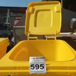 LOTE 595 - 01 CONTAINER HDPE EM-840 240L. (NO ESTADO) ATENÇÃO! FAZER A VISITAÇÃO ANTES DE ARREMATAR, NÃO SABEMOS SE FUNCIONA. LEILÃO NÃO TEM GARANTIA E NEM DEVOLUÇÃO, SUJEITO A POSSÍVEIS AVARIAS VISÍVEIS/OCULTAS E/OU AUSÊNCIA DE COMPONENTES.