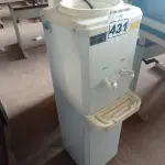 LOTE 431 - 01 BEBEDOURO PARA GARRAFÃO MARCA NATUGEL 220V. (NO ESTADO) ATENÇÃO! FAZER A VISITAÇÃO ANTES DE ARREMATAR, NÃO SABEMOS SE FUNCIONA. LEILÃO NÃO TEM GARANTIA E NEM DEVOLUÇÃO, SUJEITO A POSSÍVEIS AVARIAS VISÍVEIS/OCULTAS E/OU AUSÊNCIA DE COMPONENTES.
