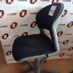 LOTE 578 - 01 CADEIRA DE ESCRITÓRIO COM BASE GIRATÓRIA. (NO ESTADO) ATENÇÃO! FAZER A VISITAÇÃO ANTES DE ARREMATAR, NÃO SABEMOS SE FUNCIONA. LEILÃO NÃO TEM GARANTIA E NEM DEVOLUÇÃO, SUJEITO A POSSÍVEIS AVARIAS VISÍVEIS/OCULTAS E/OU AUSÊNCIA DE COMPONENTES.
