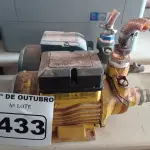 LOTE 433 - 01 BOMBAS D’AGUA MARCAS E MODELOS DIVERSOS. (NO ESTADO) ATENÇÃO! FAZER A VISITAÇÃO ANTES DE ARREMATAR, NÃO SABEMOS SE FUNCIONA. LEILÃO NÃO TEM GARANTIA E NEM DEVOLUÇÃO, SUJEITO A POSSÍVEIS AVARIAS VISÍVEIS/OCULTAS E/OU AUSÊNCIA DE COMPONENTES.