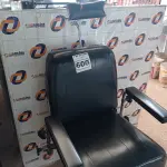 LOTE 600 - 01 CADEIRA DE BARBEIRO VINTAGE. (NO ESTADO) ATENÇÃO! FAZER A VISITAÇÃO ANTES DE ARREMATAR, NÃO SABEMOS SE FUNCIONA. LEILÃO NÃO TEM GARANTIA E NEM DEVOLUÇÃO, SUJEITO A POSSÍVEIS AVARIAS VISÍVEIS/OCULTAS E/OU AUSÊNCIA DE COMPONENTES.