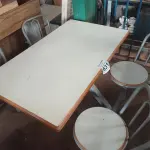 LOTE 531 - 01 MESA PARA LANCHONETE. (NO ESTADO) ATENÇÃO! FAZER A VISITAÇÃO ANTES DE ARREMATAR, NÃO SABEMOS SE FUNCIONA. LEILÃO NÃO TEM GARANTIA E NEM DEVOLUÇÃO, SUJEITO A POSSÍVEIS AVARIAS VISÍVEIS/OCULTAS E/OU AUSÊNCIA DE COMPONENTES.