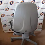 LOTE 612 - 01 CADEIRA DE ESCRITÓRIO COM BASE GIRATÓRIA. (NO ESTADO) ATENÇÃO! FAZER A VISITAÇÃO ANTES DE ARREMATAR, NÃO SABEMOS SE FUNCIONA. LEILÃO NÃO TEM GARANTIA E NEM DEVOLUÇÃO, SUJEITO A POSSÍVEIS AVARIAS VISÍVEIS/OCULTAS E/OU AUSÊNCIA DE COMPONENTES.