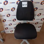 LOTE 617 - 01 CADEIRA DE ESCRITÓRIO COM BASE GIRATÓRIA. (NO ESTADO) ATENÇÃO! FAZER A VISITAÇÃO ANTES DE ARREMATAR, NÃO SABEMOS SE FUNCIONA. LEILÃO NÃO TEM GARANTIA E NEM DEVOLUÇÃO, SUJEITO A POSSÍVEIS AVARIAS VISÍVEIS/OCULTAS E/OU AUSÊNCIA DE COMPONENTES.