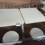 LOTE 535 - 01 MESA PARA LANCHONETE. (NO ESTADO) ATENÇÃO! FAZER A VISITAÇÃO ANTES DE ARREMATAR, NÃO SABEMOS SE FUNCIONA. LEILÃO NÃO TEM GARANTIA E NEM DEVOLUÇÃO, SUJEITO A POSSÍVEIS AVARIAS VISÍVEIS/OCULTAS E/OU AUSÊNCIA DE COMPONENTES.