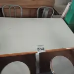 LOTE 532 - 01 MESA PARA LANCHONETE. (NO ESTADO) ATENÇÃO! FAZER A VISITAÇÃO ANTES DE ARREMATAR, NÃO SABEMOS SE FUNCIONA. LEILÃO NÃO TEM GARANTIA E NEM DEVOLUÇÃO, SUJEITO A POSSÍVEIS AVARIAS VISÍVEIS/OCULTAS E/OU AUSÊNCIA DE COMPONENTES.