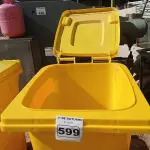 LOTE 599 - 01 CONTAINER HDPE EM-840 240L. (NO ESTADO) ATENÇÃO! FAZER A VISITAÇÃO ANTES DE ARREMATAR, NÃO SABEMOS SE FUNCIONA. LEILÃO NÃO TEM GARANTIA E NEM DEVOLUÇÃO, SUJEITO A POSSÍVEIS AVARIAS VISÍVEIS/OCULTAS E/OU AUSÊNCIA DE COMPONENTES.