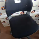 LOTE 598 - 01 CADEIRA DE ESCRITÓRIO COM BASE GIRATÓRIA. (NO ESTADO) ATENÇÃO! FAZER A VISITAÇÃO ANTES DE ARREMATAR, NÃO SABEMOS SE FUNCIONA. LEILÃO NÃO TEM GARANTIA E NEM DEVOLUÇÃO, SUJEITO A POSSÍVEIS AVARIAS VISÍVEIS/OCULTAS E/OU AUSÊNCIA DE COMPONENTES.