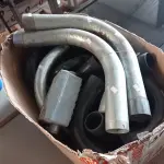LOTE 464 - 01 LOTE COM VÁRIAS CURVAS GALVANIZADAS E PVC MARCAS E MODELOS DIVERSOS. (NO ESTADO) ATENÇÃO! FAZER A VISITAÇÃO ANTES DE ARREMATAR, NÃO SABEMOS SE FUNCIONA. LEILÃO NÃO TEM GARANTIA E NEM DEVOLUÇÃO, SUJEITO A POSSÍVEIS AVARIAS VISÍVEIS/OCULTAS E/OU AUSÊNCIA DE COMPONENTES.