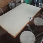 LOTE 532 - 01 MESA PARA LANCHONETE. (NO ESTADO) ATENÇÃO! FAZER A VISITAÇÃO ANTES DE ARREMATAR, NÃO SABEMOS SE FUNCIONA. LEILÃO NÃO TEM GARANTIA E NEM DEVOLUÇÃO, SUJEITO A POSSÍVEIS AVARIAS VISÍVEIS/OCULTAS E/OU AUSÊNCIA DE COMPONENTES.