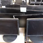 LOTE 326 - 10 MONITORES MARCAS E MODELOS DIVERSOS PARA RETIRADA DE PEÇAS. (NO ESTADO) ATENÇÃO! FAZER A VISITAÇÃO ANTES DE ARREMATAR, NÃO SABEMOS SE FUNCIONA. LEILÃO NÃO TEM GARANTIA E NEM DEVOLUÇÃO, SUJEITO A POSSÍVEIS AVARIAS VISÍVEIS/OCULTAS E/OU AUSÊNCIA DE COMPONENTES.