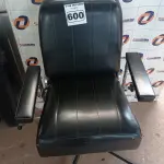 LOTE 600 - 01 CADEIRA DE BARBEIRO VINTAGE. (NO ESTADO) ATENÇÃO! FAZER A VISITAÇÃO ANTES DE ARREMATAR, NÃO SABEMOS SE FUNCIONA. LEILÃO NÃO TEM GARANTIA E NEM DEVOLUÇÃO, SUJEITO A POSSÍVEIS AVARIAS VISÍVEIS/OCULTAS E/OU AUSÊNCIA DE COMPONENTES.