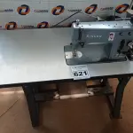 LOTE 621 - 01 MÁQUINA DE COSTURA MARCA SINGER. (NO ESTADO) ATENÇÃO! FAZER A VISITAÇÃO ANTES DE ARREMATAR, NÃO SABEMOS SE FUNCIONA. LEILÃO NÃO TEM GARANTIA E NEM DEVOLUÇÃO, SUJEITO A POSSÍVEIS AVARIAS VISÍVEIS/OCULTAS E/OU AUSÊNCIA DE COMPONENTES.