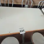 LOTE 537 - 01 MESA PARA LANCHONETE. (NO ESTADO) ATENÇÃO! FAZER A VISITAÇÃO ANTES DE ARREMATAR, NÃO SABEMOS SE FUNCIONA. LEILÃO NÃO TEM GARANTIA E NEM DEVOLUÇÃO, SUJEITO A POSSÍVEIS AVARIAS VISÍVEIS/OCULTAS E/OU AUSÊNCIA DE COMPONENTES.