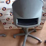 LOTE 583 - 01 CADEIRA DE ESCRITÓRIO COM BASE GIRATÓRIA. (NO ESTADO) ATENÇÃO! FAZER A VISITAÇÃO ANTES DE ARREMATAR, NÃO SABEMOS SE FUNCIONA. LEILÃO NÃO TEM GARANTIA E NEM DEVOLUÇÃO, SUJEITO A POSSÍVEIS AVARIAS VISÍVEIS/OCULTAS E/OU AUSÊNCIA DE COMPONENTES.