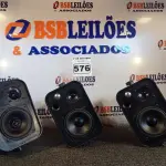 LOTE 576 - 03 CAIXAS DE SOM AMBIENTE. (NO ESTADO) ATENÇÃO! FAZER A VISITAÇÃO ANTES DE ARREMATAR, NÃO SABEMOS SE FUNCIONA. LEILÃO NÃO TEM GARANTIA E NEM DEVOLUÇÃO, SUJEITO A POSSÍVEIS AVARIAS VISÍVEIS/OCULTAS E/OU AUSÊNCIA DE COMPONENTES.