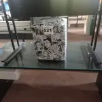LOTE 521 - 02 MESAS DE ESCRITÓRIO, 01 PUFF E 01 MESA DE CENTRO EM BAMBU. (NO ESTADO) ATENÇÃO! FAZER A VISITAÇÃO ANTES DE ARREMATAR, NÃO SABEMOS SE FUNCIONA. LEILÃO NÃO TEM GARANTIA E NEM DEVOLUÇÃO, SUJEITO A POSSÍVEIS AVARIAS VISÍVEIS/OCULTAS E/OU AUSÊNCIA DE COMPONENTES.