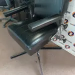 LOTE 600 - 01 CADEIRA DE BARBEIRO VINTAGE. (NO ESTADO) ATENÇÃO! FAZER A VISITAÇÃO ANTES DE ARREMATAR, NÃO SABEMOS SE FUNCIONA. LEILÃO NÃO TEM GARANTIA E NEM DEVOLUÇÃO, SUJEITO A POSSÍVEIS AVARIAS VISÍVEIS/OCULTAS E/OU AUSÊNCIA DE COMPONENTES.