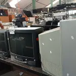 LOTE 371 - 03 TVS DE TUBO MARCAS E MODELOS DIVERSOS PARA RETIRADA DE PEÇAS. (NO ESTADO) ATENÇÃO! FAZER A VISITAÇÃO ANTES DE ARREMATAR, NÃO SABEMOS SE FUNCIONA. LEILÃO NÃO TEM GARANTIA E NEM DEVOLUÇÃO, SUJEITO A POSSÍVEIS AVARIAS VISÍVEIS/OCULTAS E/OU AUSÊNCIA DE COMPONENTES.