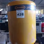 LOTE 428 - 01 TANQUE HIDROPNEUMÁTICO JACUZZI. (NO ESTADO) ATENÇÃO! FAZER A VISITAÇÃO ANTES DE ARREMATAR, NÃO SABEMOS SE FUNCIONA. LEILÃO NÃO TEM GARANTIA E NEM DEVOLUÇÃO, SUJEITO A POSSÍVEIS AVARIAS VISÍVEIS/OCULTAS E/OU AUSÊNCIA DE COMPONENTES.