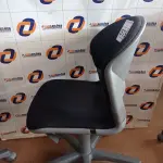 LOTE 575 - 01 CADEIRA DE ESCRITÓRIO COM BASE GIRATÓRIA. (NO ESTADO) ATENÇÃO! FAZER A VISITAÇÃO ANTES DE ARREMATAR, NÃO SABEMOS SE FUNCIONA. LEILÃO NÃO TEM GARANTIA E NEM DEVOLUÇÃO, SUJEITO A POSSÍVEIS AVARIAS VISÍVEIS/OCULTAS E/OU AUSÊNCIA DE COMPONENTES.
