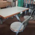LOTE 531 - 01 MESA PARA LANCHONETE. (NO ESTADO) ATENÇÃO! FAZER A VISITAÇÃO ANTES DE ARREMATAR, NÃO SABEMOS SE FUNCIONA. LEILÃO NÃO TEM GARANTIA E NEM DEVOLUÇÃO, SUJEITO A POSSÍVEIS AVARIAS VISÍVEIS/OCULTAS E/OU AUSÊNCIA DE COMPONENTES.