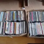 LOTE 409 - 01 LOTE COM GRANDE QUANTIDADE DE CDS TÍTULOS DIVERSOS. (NO ESTADO) ATENÇÃO! FAZER A VISITAÇÃO ANTES DE ARREMATAR, NÃO SABEMOS SE FUNCIONA. LEILÃO NÃO TEM GARANTIA E NEM DEVOLUÇÃO, SUJEITO A POSSÍVEIS AVARIAS VISÍVEIS/OCULTAS E/OU AUSÊNCIA DE COMPONENTES.