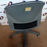 LOTE 622 - 01 CADEIRA DE ESCRITÓRIO COM BASE GIRATÓRIA. (NO ESTADO) ATENÇÃO! FAZER A VISITAÇÃO ANTES DE ARREMATAR, NÃO SABEMOS SE FUNCIONA. LEILÃO NÃO TEM GARANTIA E NEM DEVOLUÇÃO, SUJEITO A POSSÍVEIS AVARIAS VISÍVEIS/OCULTAS E/OU AUSÊNCIA DE COMPONENTES.