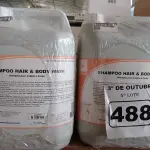 LOTE 488 - 20 LITROS DE SHAMPOO PARA CABELO E CORPO. (NO ESTADO) ATENÇÃO! FAZER A VISITAÇÃO ANTES DE ARREMATAR, NÃO SABEMOS SE FUNCIONA. LEILÃO NÃO TEM GARANTIA E NEM DEVOLUÇÃO, SUJEITO A POSSÍVEIS AVARIAS VISÍVEIS/OCULTAS E/OU AUSÊNCIA DE COMPONENTES.