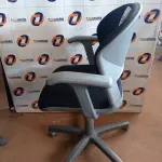LOTE 586 - 01 CADEIRA DE ESCRITÓRIO COM BASE GIRATÓRIA. (NO ESTADO) ATENÇÃO! FAZER A VISITAÇÃO ANTES DE ARREMATAR, NÃO SABEMOS SE FUNCIONA. LEILÃO NÃO TEM GARANTIA E NEM DEVOLUÇÃO, SUJEITO A POSSÍVEIS AVARIAS VISÍVEIS/OCULTAS E/OU AUSÊNCIA DE COMPONENTES.