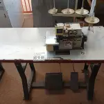 LOTE 618 - 01 MÁQUINA DE COSTURA CROWN. (NO ESTADO) ATENÇÃO! FAZER A VISITAÇÃO ANTES DE ARREMATAR, NÃO SABEMOS SE FUNCIONA. LEILÃO NÃO TEM GARANTIA E NEM DEVOLUÇÃO, SUJEITO A POSSÍVEIS AVARIAS VISÍVEIS/OCULTAS E/OU AUSÊNCIA DE COMPONENTES.