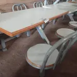 LOTE 537 - 01 MESA PARA LANCHONETE. (NO ESTADO) ATENÇÃO! FAZER A VISITAÇÃO ANTES DE ARREMATAR, NÃO SABEMOS SE FUNCIONA. LEILÃO NÃO TEM GARANTIA E NEM DEVOLUÇÃO, SUJEITO A POSSÍVEIS AVARIAS VISÍVEIS/OCULTAS E/OU AUSÊNCIA DE COMPONENTES.