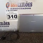 LOTE 310 - 01 TABLET SAMSUNG COM CABO. (NO ESTADO) ATENÇÃO! FAZER A VISITAÇÃO ANTES DE ARREMATAR, NÃO SABEMOS SE FUNCIONA. LEILÃO NÃO TEM GARANTIA E NEM DEVOLUÇÃO, SUJEITO A POSSÍVEIS AVARIAS VISÍVEIS/OCULTAS E/OU AUSÊNCIA DE COMPONENTES.