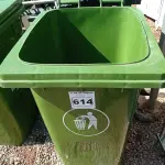 LOTE 614 - 01 CONTAINER HDPE EM-840 240L. (NO ESTADO) ATENÇÃO! FAZER A VISITAÇÃO ANTES DE ARREMATAR, NÃO SABEMOS SE FUNCIONA. LEILÃO NÃO TEM GARANTIA E NEM DEVOLUÇÃO, SUJEITO A POSSÍVEIS AVARIAS VISÍVEIS/OCULTAS E/OU AUSÊNCIA DE COMPONENTES.