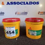 LOTE 454 - 02 GALÕES SIKACRYL-203, SELANTE ACRÍLICO FLEXÍVEL. (NO ESTADO) ATENÇÃO! FAZER A VISITAÇÃO ANTES DE ARREMATAR, NÃO SABEMOS SE FUNCIONA. LEILÃO NÃO TEM GARANTIA E NEM DEVOLUÇÃO, SUJEITO A POSSÍVEIS AVARIAS VISÍVEIS/OCULTAS E/OU AUSÊNCIA DE COMPONENTES.
