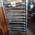 LOTE 545 - 01 CARRINHO PORTA BANDEJAS EM INOX COM 13 BANDEJAS AVULSAS. (NO ESTADO) ATENÇÃO! FAZER A VISITAÇÃO ANTES DE ARREMATAR, NÃO SABEMOS SE FUNCIONA. LEILÃO NÃO TEM GARANTIA E NEM DEVOLUÇÃO, SUJEITO A POSSÍVEIS AVARIAS VISÍVEIS/OCULTAS E/OU AUSÊNCIA DE COMPONENTES.