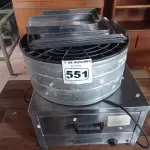 LOTE 551 - 01 AQUECEDOR DE PÃES, 01 EXAUSTOR E VÁRIAS BANDEJAS EM INOX. (NO ESTADO) ATENÇÃO! FAZER A VISITAÇÃO ANTES DE ARREMATAR, NÃO SABEMOS SE FUNCIONA. LEILÃO NÃO TEM GARANTIA E NEM DEVOLUÇÃO, SUJEITO A POSSÍVEIS AVARIAS VISÍVEIS/OCULTAS E/OU AUSÊNCIA DE COMPONENTES.