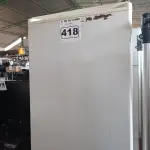 LOTE 418 - 01 FRIGOBAR MARCA MIDEA 220V. (NO ESTADO) ATENÇÃO! FAZER A VISITAÇÃO ANTES DE ARREMATAR, NÃO SABEMOS SE FUNCIONA. LEILÃO NÃO TEM GARANTIA E NEM DEVOLUÇÃO, SUJEITO A POSSÍVEIS AVARIAS VISÍVEIS/OCULTAS E/OU AUSÊNCIA DE COMPONENTES.