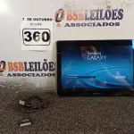 LOTE 360 - 01 TABLET SAMSUNG COM CABO. (NO ESTADO) ATENÇÃO! FAZER A VISITAÇÃO ANTES DE ARREMATAR, NÃO SABEMOS SE FUNCIONA. LEILÃO NÃO TEM GARANTIA E NEM DEVOLUÇÃO, SUJEITO A POSSÍVEIS AVARIAS VISÍVEIS/OCULTAS E/OU AUSÊNCIA DE COMPONENTES.