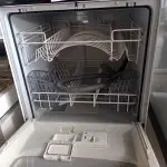 LOTE 413 - 01 LAVA LOUÇAS MARCA BRASTEMP 220V. (NO ESTADO) ATENÇÃO! FAZER A VISITAÇÃO ANTES DE ARREMATAR, NÃO SABEMOS SE FUNCIONA. LEILÃO NÃO TEM GARANTIA E NEM DEVOLUÇÃO, SUJEITO A POSSÍVEIS AVARIAS VISÍVEIS/OCULTAS E/OU AUSÊNCIA DE COMPONENTES.
