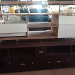 LOTE 525 - 02 RACKS EM MADEIRA. (NO ESTADO) ATENÇÃO! FAZER A VISITAÇÃO ANTES DE ARREMATAR, NÃO SABEMOS SE FUNCIONA. LEILÃO NÃO TEM GARANTIA E NEM DEVOLUÇÃO, SUJEITO A POSSÍVEIS AVARIAS VISÍVEIS/OCULTAS E/OU AUSÊNCIA DE COMPONENTES.