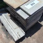 LOTE 213 - 01 LOTE COM RODAPÉS EM GARNIDO TAMANHOS E CORES DIVERSAS (NO ESTADO, NÃO SABEMOS SE FUNCIONA. LEILÃO NÃO TEM GARANTIA E NEM DEVOLUÇÃO).