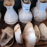 LOTE 150 - 06 VASOS SANITÁRIOS E 04 PIAS PARA BANHEIROS (NO ESTADO, NÃO SABEMOS SE FUNCIONA. LEILÃO NÃO TEM GARANTIA E NEM DEVOLUÇÃO).